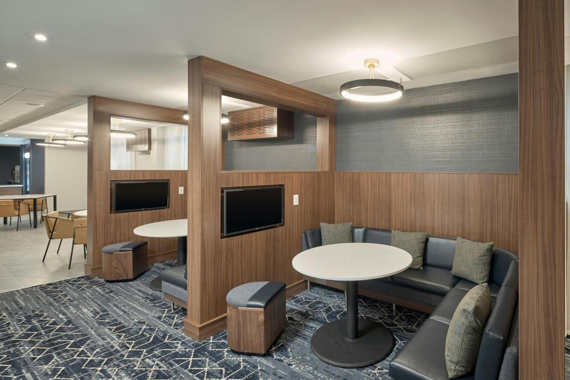 Hotel Courtyard By Marriott Regina Downtown Extérieur photo